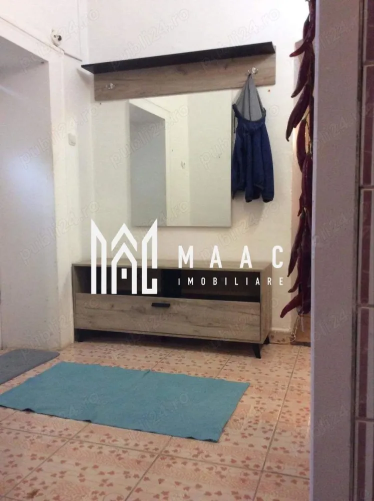 Apartament la casa I 2 camere I Ultracentral - MAAC Imobiliare vă propune spre vânzare un apartament la casă situat la parterul unui imobil cu un etaj, amplasat în Centrul Istoric al Sibiului, într-o zonă apreciată pentru arhitectura specifică și pentru accesul rapid către principalele puncte de interes ale orașului.

Locuința beneficiază de camere spațioase și tavane înalte, boltite, caracteristice clădirilor istorice din această zonă, oferind un ambient aparte și un potențial bun pentru amenajare sau investiție.

Compartimentarea apartamentului este următoarea:
-hol de acces
-bucătărie închisă cu ieșire proprie
-living
-dormitor
-baie cu vană

Proprietatea dispune de centrală termică proprie și calorifere, iar parchetul existent este bine păstrat. Camerele sunt mari și luminoase, iar structura locuinței permite reamenajarea spațiului în funcție de preferințe.

Spațiile aferente includ:
-magazie în curtea comună
-boxă în pivniță

Apartamentul necesită renovare sau modernizare, oferind posibilitatea personalizării și valorificării spațiului într-o zonă cu potențial ridicat.

Curtea comună este îngrijită, iar în imediata apropiere se află numeroase centre comerciale, culturale și istorice, restaurante și alte puncte de interes din centrul orașului.

Pentru mai multe detalii, vă rugăm să menționați telefonic că ați văzut anunțul cu CP2047087.