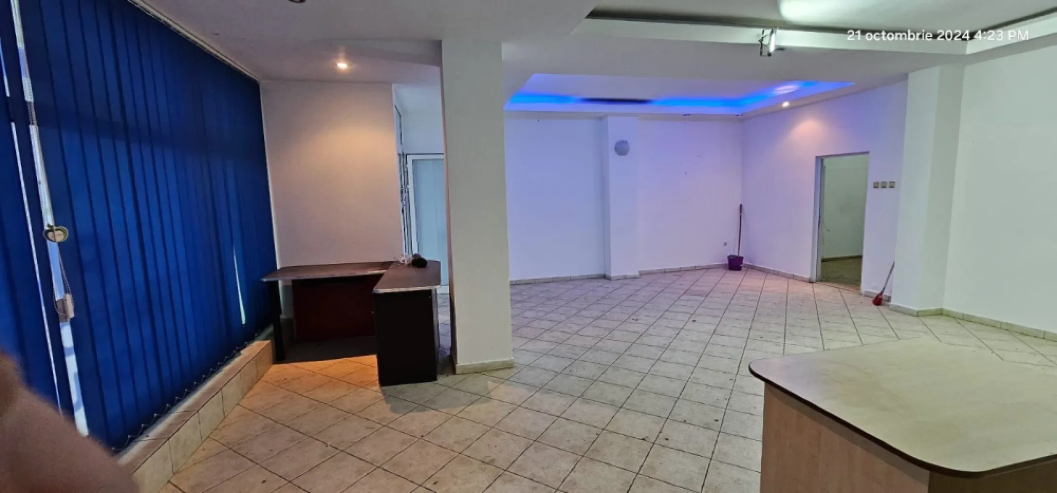 Spatiu comercial stradal - pretabil orice activitate - IC FRIMU - Cauti un spațiu comercial cu vizibilitate excelentă și facilități moderne? 

Oferim spre închiriere un spațiu stradal situat într-o zonă vibrantă, în apropierea Bisericii Sf. Mina, perfect pentru diverse activități comerciale.

Detalii spațiu:
- Suprafață: 98 mp
- Localizare: Cartier IC Frimu, zonă de mare avengură și traficul pietonal intens
- Facilități: 
 - Grup sanitar propriu
 - Centrală termică (confort sporit în sezonul rece)
 - Curent electric trifazat (ideal pentru activități comerciale diverse)
- Exterior:
 - Terasă deschisă în fața spațiului, perfectă pentru expunere suplimentară sau pentru amenajarea unui loc primitor pentru clienți
 - Capacitatea de parcare pentru 4-5 mașini, oferind un plus de confort atât pentru clienți, cât și pentru angajați

Condiții de închiriere:
- Preț: 1000 euro/lună
- Garanție: 1000 euro (returnabilă)
- Comision agenție: 70% din prima chirie

Acest spațiu este ideal pentru restaurante, cafenele, magazine de tip boutique sau birouri, datorită poziției sale strategice și a facilităților oferite. 
Nu rata ocazia de a-ți dezvolta afacerea într-un loc atât de atrăgător! 

Pentru mai multe informații sau pentru a programa o vizionare, nu ezita să ne contactezi!

Contact 0740.949.871 - Marian Ene, consilier imobiliar Mag Invest
