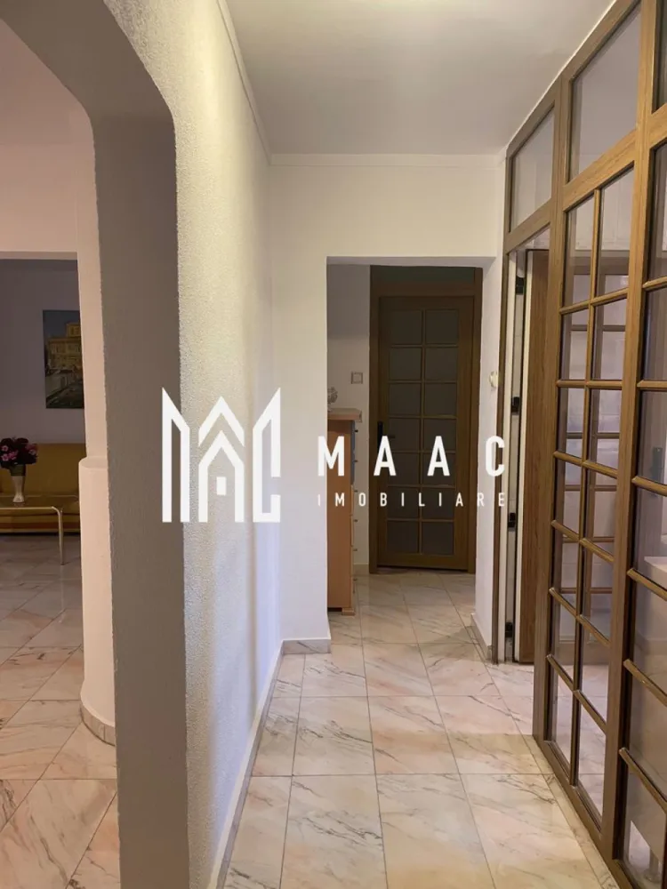 Apartament 3 camere | Central | Parcare privată I Sub Arini - MAAC Imobiliare vă propune spre închirieie un apartament spațios, cu 3 camere, situat într-o zonă centrală de pe Bulevardul Victoriei, care beneficiază de acces facil spre punctele de interes turistic. Compartimentarea imobilului: -Hol generos de acces -Bucătărie mobilată și utilată -Sufragerie spațioasă dotată cu TV -2 dormitoare, unul matrimoniale și unul dotat cu birou, perfect pentru studiu -2 băi -2 balcoane cu acces din sufragerie Suprafața utilă este de 90 mp Imobilul beneficiază de parcare privată, securizată, cu acces restricționat prin barieră cu telecomandă și de o boxă de 9 mp la subsolul blocului. Nu se acceptă animale de companie Se percepe o garanție în cuantumul unei luni de chirie Pentru mai multe detalii, specificați anunțul cu CP2887771. }}
