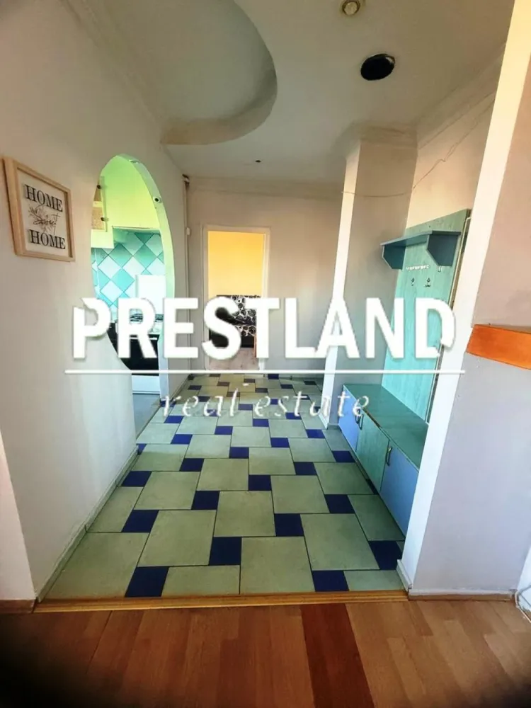 Apartament 3 camere, et.2 zona Terezian !! - Apartament cu 3 camere, zona Terezian compus din 2 dormitoare, bucătarie, baie cu geam și balcon inchis în termpoan.

Acesta se predă la cheie, utilat dotat si dispune de 1 loc de parcare !!

- utilități: curent electric, apa, canalizare, gaz;

- contorizare: apometre, contor gaz, contor curent electric;

- izolații: interior, exterior.

Caracteristicile acestui apartament privind performanta energetica sunt :

- clasa energetica: B.

-consumul total specific de energie primara: 

-indicele de emisii echivalent CO2: 

-consum anual specific de energie din surse regenerabile: 0.

Oferim clienților următoarele servicii:

- consultanta obținere credite bancare;

- servicii notariat;

- servicii de topografie(schiță, releveu);

- certificate energetice imobile;

- asigurări;

- servicii de evaluare;

- consultanta juridica;

Tip apartament
Apartament