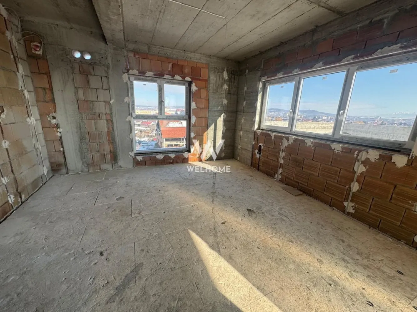 Penthouse 3 camere TERASA PANORAMICA, Lacul lui Binder, Sibiu - Va prezentam un apartament de tip penthouse, cu o terasa absolut superba. Suprafata utila : 76.6 mp Compartimentare: hol cu acces in livingul open space cu bucataria, baie, 2 dormitoare, unul cu baie proprie. Terasa 90 mp utili, partial acoperita Predare la stadiul de alb : geamuri si usa termopan 3 foi de sticla, pereti tencuiti si gletuiti, sapa elicopterizata, centrala, incalzire in pardoseala instalatii electrice, termice si sanitare. Loc de parcare inclus în preț, cu posibilitatea achiziționării unui al doilea loc (în funcție de disponibilitate). Termen de predare: iulie 2026 Pret : 224.000 euro Tva inclus COMISION ZERO Detalii si vizionari: 0752.088.381- Roxana Merita vazut! Terasa panoramica asupra orasului. Posibilitate de finisare la cheie, contracost }}