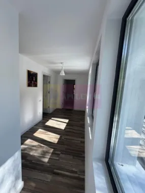 Casa de vanzare cu 2 apartamente in Azuga