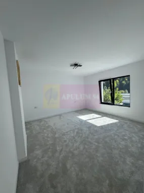 Casa de vanzare cu 2 apartamente in Azuga