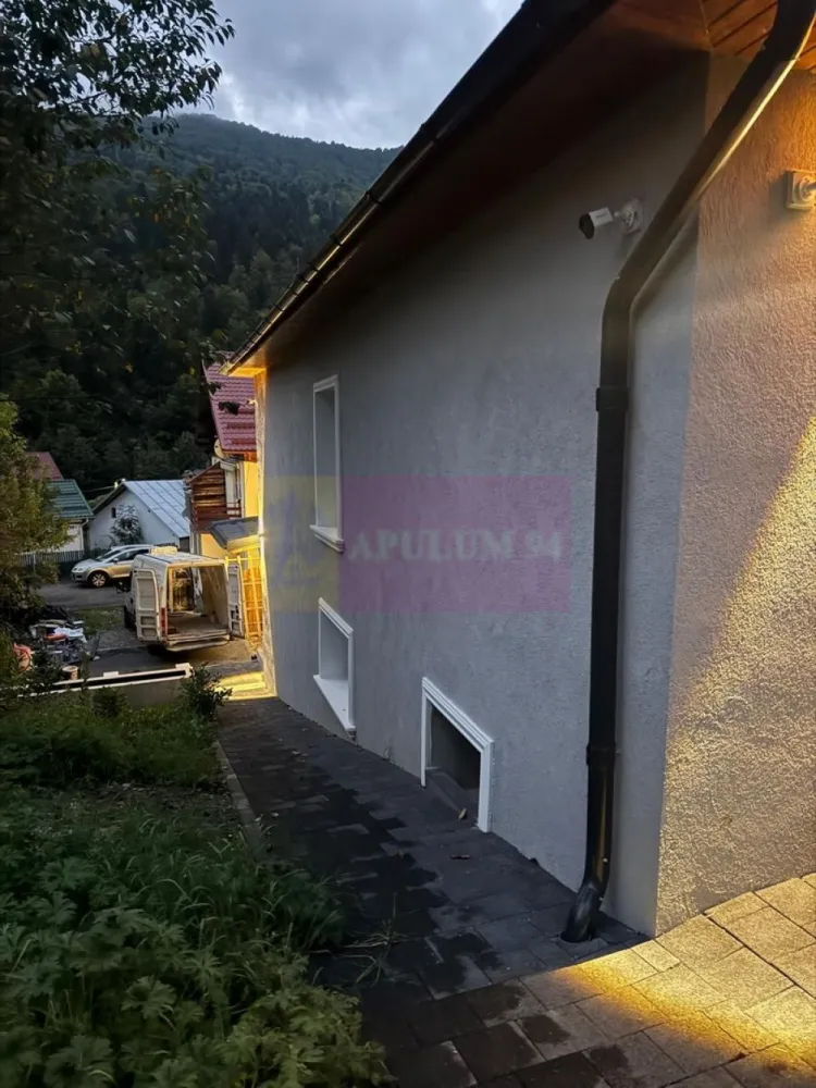 Casa de vanzare cu 2 apartamente in Azuga