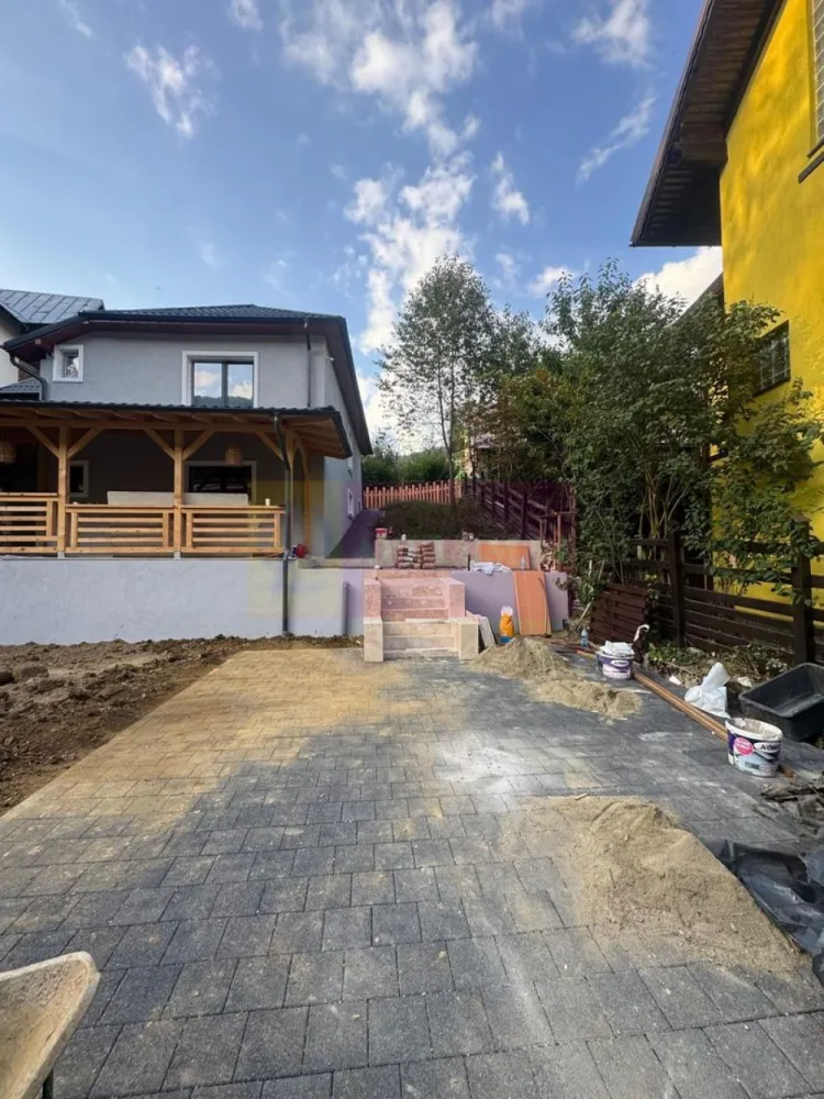 Casa de vanzare cu 2 apartamente in Azuga