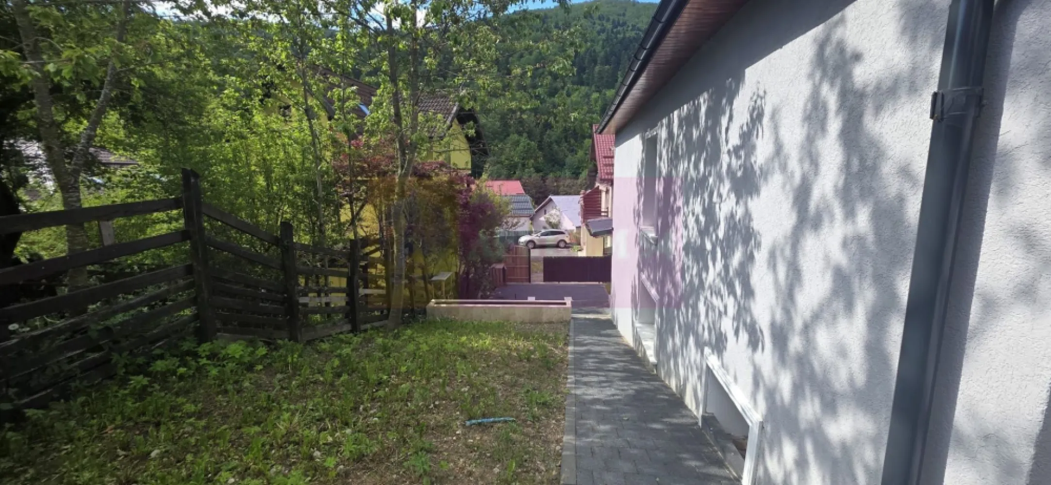 Casa de vanzare cu 2 apartamente in Azuga