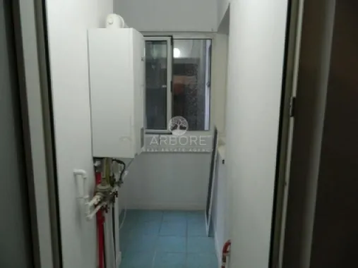 Apartament lux, zona Piata Victoriei, 4 camere , 2 bai, centrala termica terasa