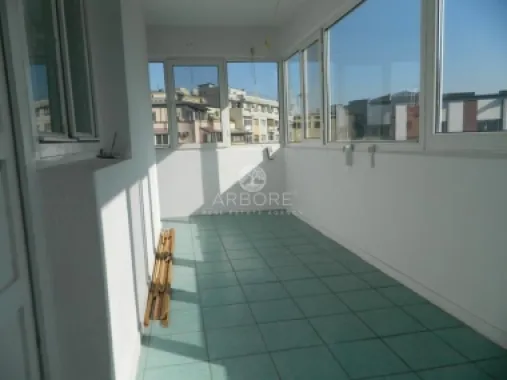 Apartament lux, zona Piata Victoriei, 4 camere , 2 bai, centrala termica terasa