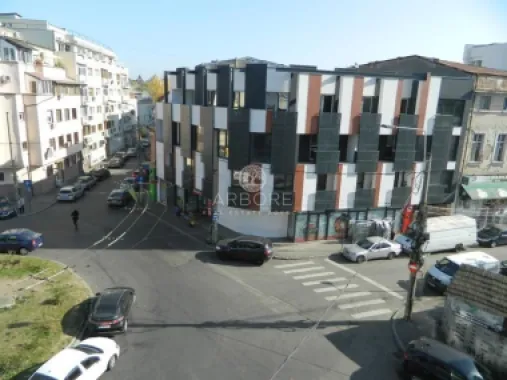 Apartament lux, zona Piata Victoriei, 4 camere , 2 bai, centrala termica terasa