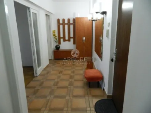 Apartament lux, zona Piata Victoriei, 4 camere , 2 bai, centrala termica terasa