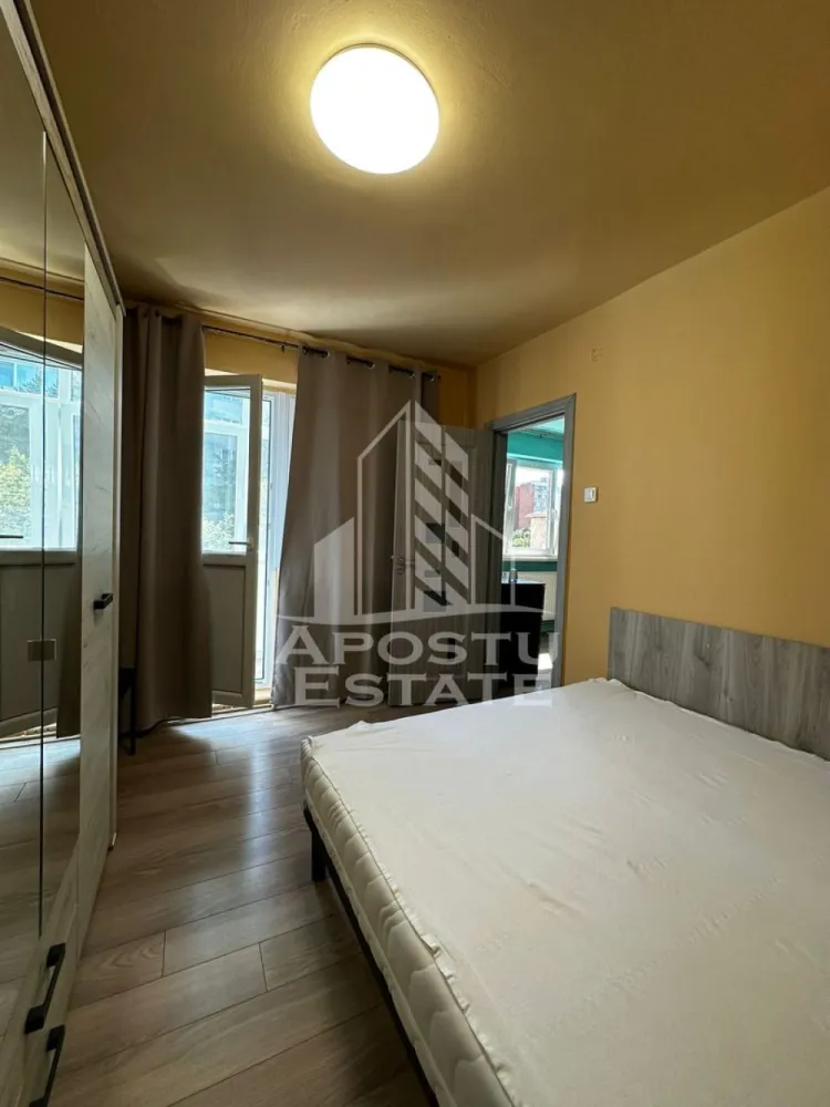 Apartament 2 camere de inchiriat, Calea Sagului, Timisoara - Agentia imobiliara APOSTU ESTATE va propune spre inchiriere un apartament recent renovat cu 2 camere, situat intr-o zona linistita din Calea Sagului, in apropiere de Fast food Antalya
-Suprafata utila: 40mp

Compartimentare eficienta:
-Hol de acces
-Bucatarie complet mobilata si utilata, cu loc de luat masa
-Living luminos si spatios
-Baie dotata cu cada
-Confort si facilitati:
-Centrala termica proprie pe gaz
-Aer conditionat
-Apartamentul este mobilat si utilat

Localizare: zona Calea Sagului, proximitatea mijloacelor de transport in comun, gradinita
Ideal pentru:
-Familii
-Cupluri
Pretul este NEGOCIABIL
Va asteptam la o vizionare!
Id intern: CP2689437