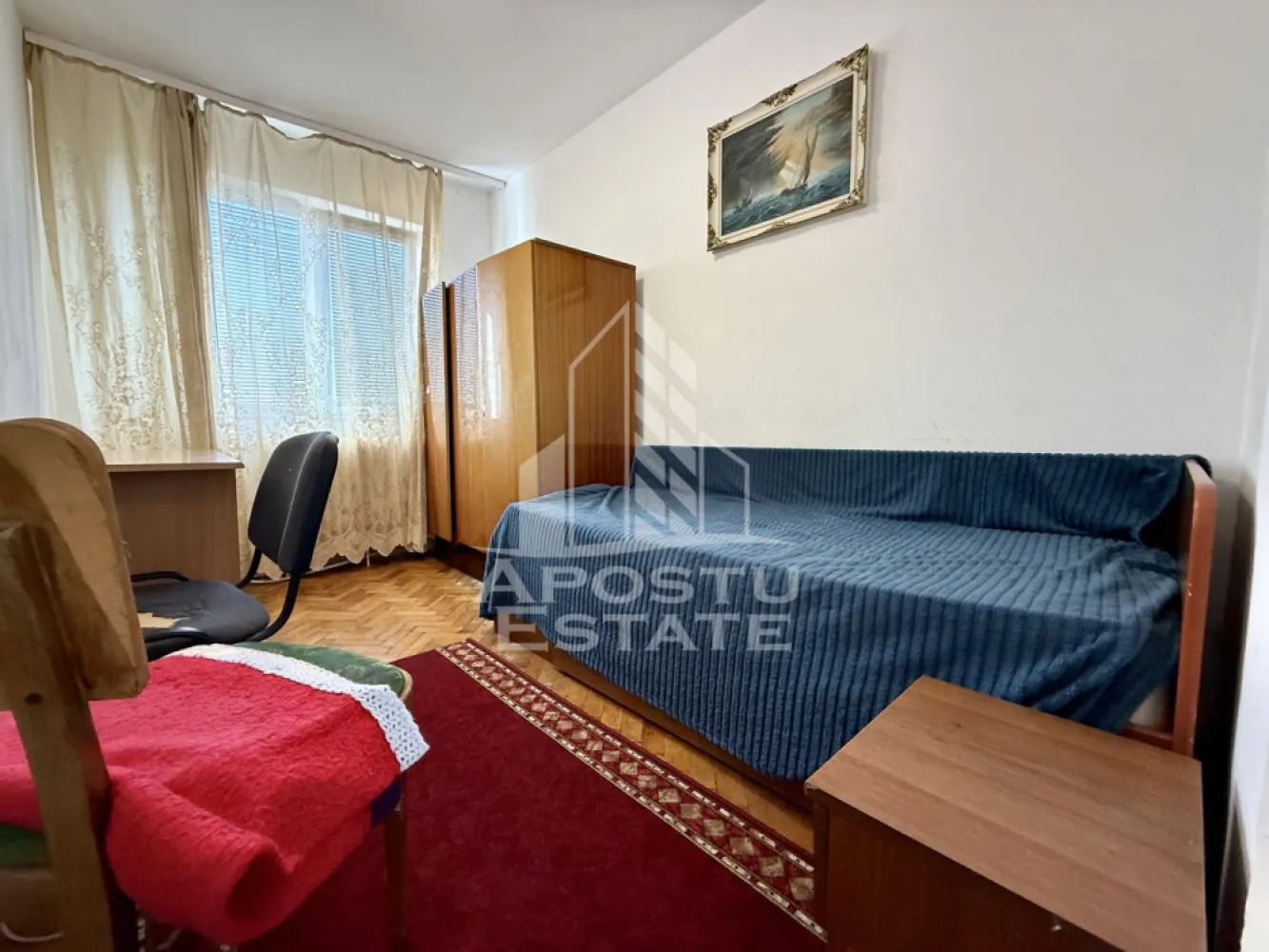 Apartament cu 3 camere de vanzare, zona Iosefin, Timisoara - APOSTU ESTATE va propune spre vanzare un apartament cu 3 camere, semidecomandat, situat in zona Sagului.
Apartamentul este situat la etajul 4 din 4 si are o suprafata de 51 mp.
Compartimentare:
- Hol de acces 
- Bucatarie utilata
- Living spatios
- 2 Dormitoare 
- Baie cu geam
- Balcon inchis
- Balcon deschis
Confortul termic este realizat prin intermediul termoficarii si a aparatului pentru aer conditionat.
Zona foarte linistita cu numeroase facilitati si puncte de interes precum: acces rapid si usor la mijloacele de transport in comun, Spitalul Judetean la cateva minute distanta, piata si alte supermarket-uri in apropiere, farmacii, institutii de invatamant, restaurante, baruri, cafenele si multe altele.
Agentia imobiliara Apostu Estate va ofera consultanta bancara gratuita prin intermediul colaboratorilor nostri pentru alegerea celui mai potrivit tip de credit, astfel incat tu sa devi noul proprietar al acestui apartament.
Va asteptam cu drag la o vizionare!
ID intern: CP2703244.