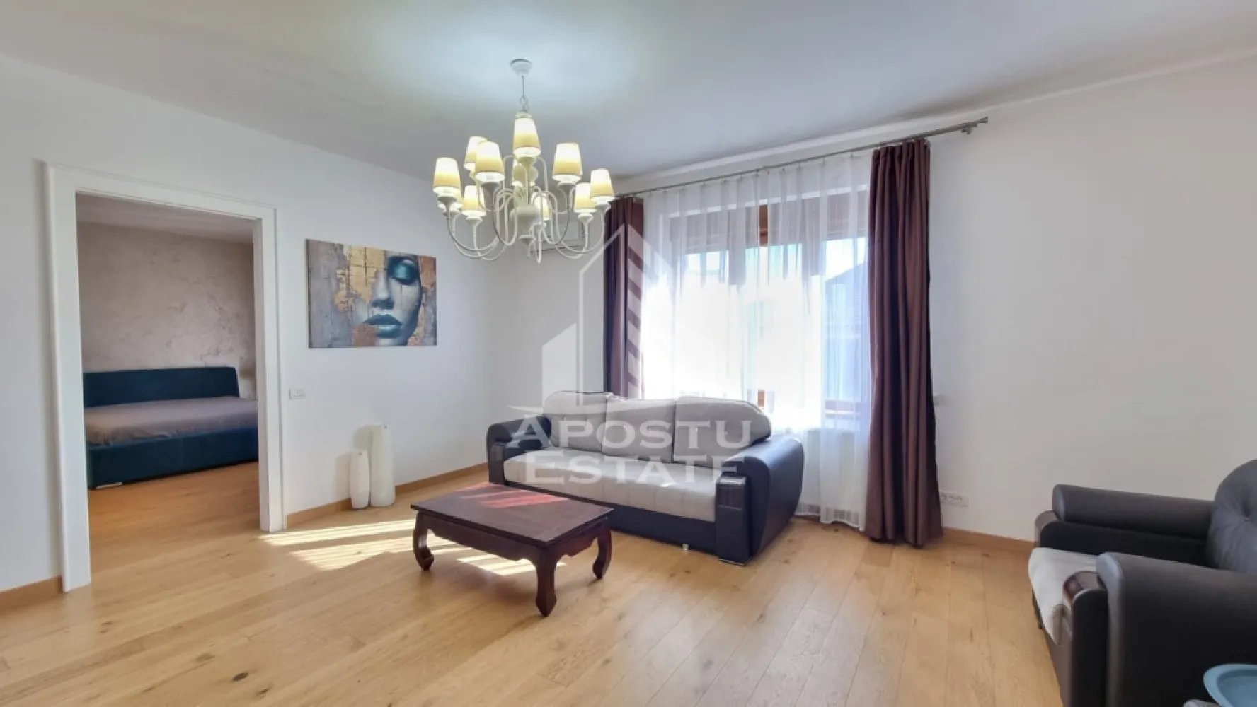 Apartament 2 camere de inchiriat, Complex Studentesc, Timisoara - Agentia Imobiliara APOSTU ESTATE va prezinta un apartament decomandat cu 2 camere, 2 balcoane si vedere pe 2 parti, situat la etajul 2 al unui bloc cu 2 etaje si acoperis de tigla, situat in Complexul Studentesc la 1 minut de Facultatea de Drept.

Apartamentul are o suprafata de 86mp + 2 balcoane (14mp) si este compartimentat astfel:
- Hol cu acces la bucatarie, living si camera de depozitare
- Living spatios cu ferestre ce dispun de rulou din aluminiu actionat electric
- Bucataria cu acces la balconul inchis pozitionat spre apus
- Dormitorul matrimonial luminos cu balcon deschis pozitionat spre rasarit
- Baia dotata cu bideu, cada si geam

Dotari:
- centrala proprie pe gaz si aparat de aer conditionat
- tamplarie PVC de culoarea lemnului cu geamuri tripan
- parchet de lemn stratificat
- instalatie sanitara si instalatie electrica noua
- tavan izolat fonic si termic

Va asteptam cu drag la vizionare!
ID intern: CP3124555