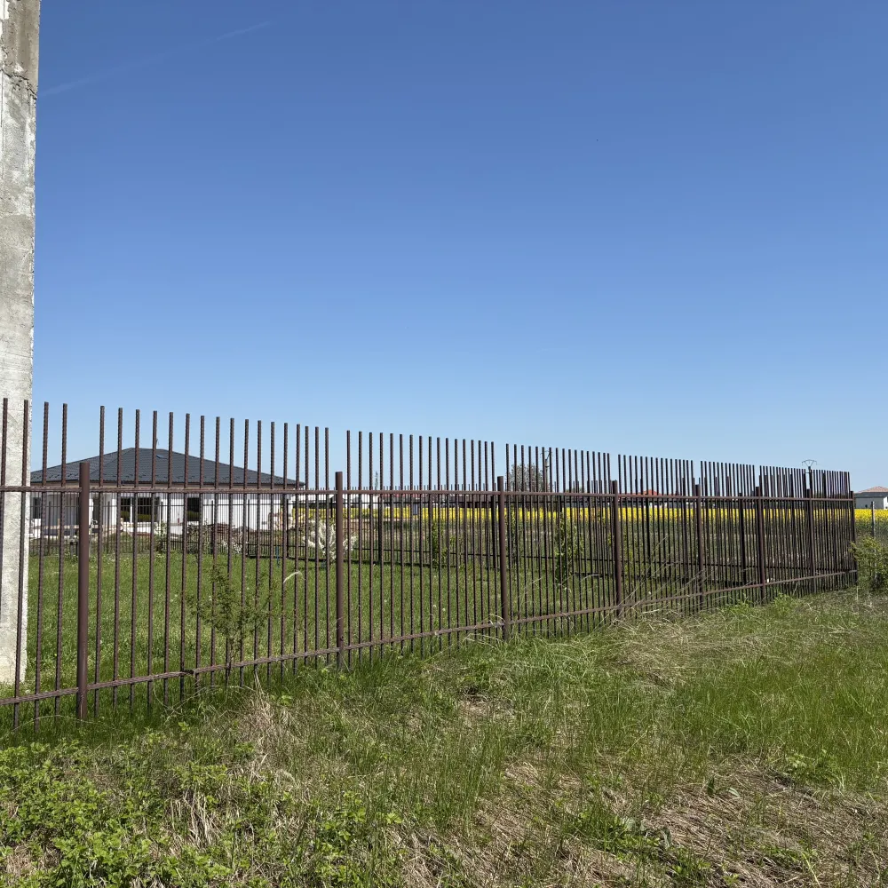 Teren vanzare Ghermanesti -Snagov - Teren intravilan 1500m, deschidere 25m la 2 strazi. Utilitati gaz si curent electric la poarta, imprejmuit, la 150m padure Str. Cetatea Neamtului.Zona in plina dezvoltare si constructie.Terenul este impartit in 2 loturi 500/1000mp.Proiect de casa autorizat, studiu geo.
