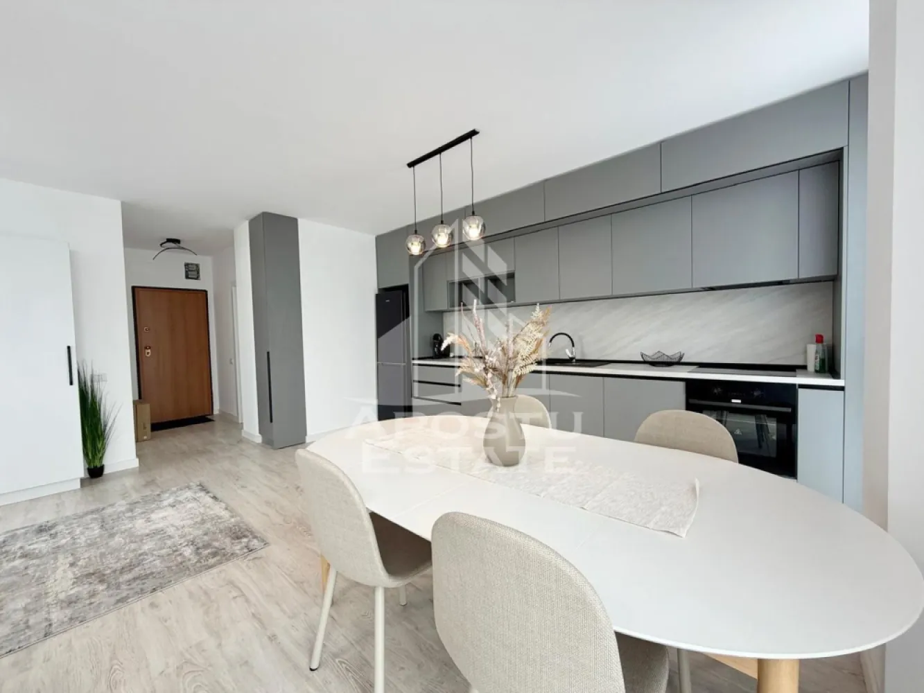Apartament cu 2 camere de inchiriat, zona Torontalului, Timisoara - Agentia Imobiliara APOSTU ESTATE va ofera spre inchiriere un apartament cu 2 camere, open space la etajul 6 al unui imobil dispus pe 7 niveluri in zona Torontalului(Campeador City).
Apartamentul este la prima inchiriere.
Imobilul are o suprafata utila de 54 mp si este compartimentat astfel:
- hol spatios
- living+bucatarie open space utilat si mobilat modern
- un dormitor matrimonial
- o baie cu cada
- balcon deschis
Vecinatati:
- Metro 2
- Registrul Auto Roman Timis
- Ikea
- Transport in comun E6
Distante (cu masina):
- Iulius Mall - 10 minute
- Centru - 16 minute
Alte detalii:
Confortul termic se realizeaza cu ajutorul centralei pe imobil (incalzire in pardoseala) si al aerului conditionat.
Locul de parcare este inclus in pret.
Garantia este doua luni de chirie.
Va asteptam cu drag la o vizionare!
ID intern: CP3075213!