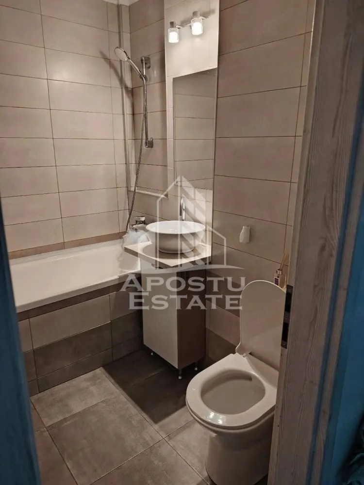 Apartament cu 2 camere, de vanzare, zona Iosefin, Timisoara - Agentia imobiliara APOSTU ESTATE va ofera spre vanzare un apartament 2 camere, mobilat si utilat, localizat in judetul Timis, Timisoara, zona Girocului.

Apartamentul are o suprafata de 48 mp utili + balcon si este situat la etajul 8 al unui bloc cu 9 etaje(ultimul etaj este tehnic)

- Hol de acces

- Bucatarie

-Camera

-Living

- Baie

-Balcon

Confortul termic este asigurat prin intermediul centralei proprii pe gaz.

Zona cu numeroase facilitati si puncte de interes precum: acces rapid si usor la mijloacele de transport in comun, si alte supermarket-uri in apropiere, farmacii, institutii de invatamant, restaurante, baruri, cafenele si multe altele.

Agentia imobiliara Apostu Estate va ofera consultanta bancara gratuita prin intermediul colaboratorilor nostri pentru alegerea celui mai potrivit tip de credit, astfel incat tu sa devi noul proprietar al acestui apartament.

Va asteptam cu drag la o vizionare!
CP3122448