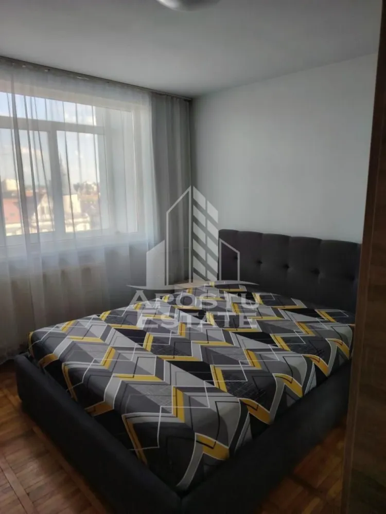 Apartament cu 2 camere, de vanzare, zona Iosefin, Timisoara - Agentia imobiliara APOSTU ESTATE va ofera spre vanzare un apartament 2 camere, mobilat si utilat, localizat in judetul Timis, Timisoara, zona Girocului.

Apartamentul are o suprafata de 48 mp utili + balcon si este situat la etajul 8 al unui bloc cu 9 etaje(ultimul etaj este tehnic)

- Hol de acces

- Bucatarie

-Camera

-Living

- Baie

-Balcon

Confortul termic este asigurat prin intermediul centralei proprii pe gaz.

Zona cu numeroase facilitati si puncte de interes precum: acces rapid si usor la mijloacele de transport in comun, si alte supermarket-uri in apropiere, farmacii, institutii de invatamant, restaurante, baruri, cafenele si multe altele.

Agentia imobiliara Apostu Estate va ofera consultanta bancara gratuita prin intermediul colaboratorilor nostri pentru alegerea celui mai potrivit tip de credit, astfel incat tu sa devi noul proprietar al acestui apartament.

Va asteptam cu drag la o vizionare!
CP3122448