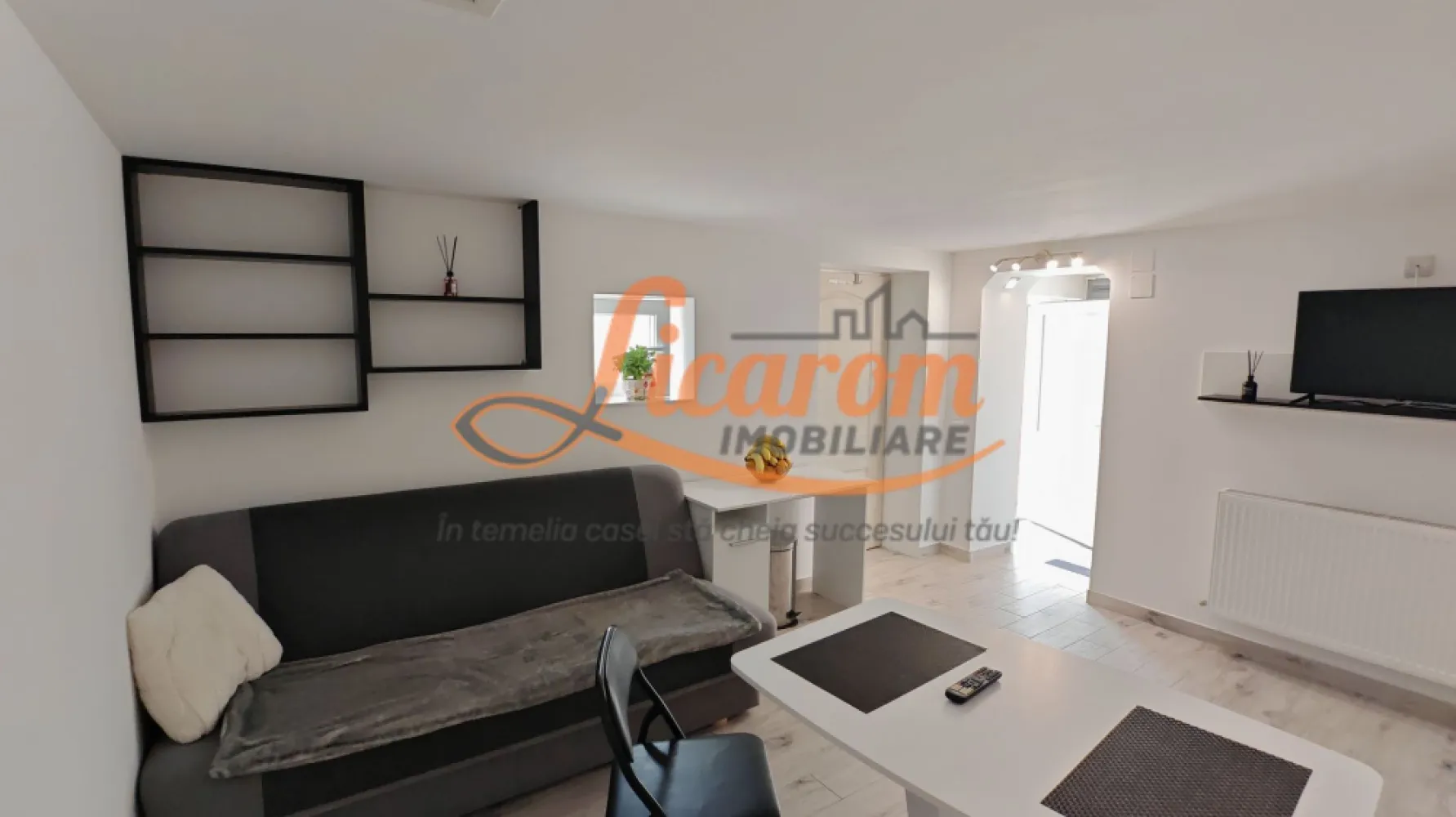 Casa 3 camere individuala SanpetrU,mobilata si utilata,128900 euro. - OCAZIE!!
Agentia Licarom Imobiliare propune spre vanzare o casa individuala in zona mediana a localitatii SANPETRU . 
Casa este desfasurata pe parter ,partial mansarda si pod liber unde se poate extinde spatiul locativ.
Casa este compusa din trei camere (o camera este la mansarda si necesita finisari), 2 bai , o bucatarie si beci si se vinde mobilata si utilata asa cum este prezentata in fotografii.
Casa a fost imbunatatiti si reamenajata in anul 2025.
Curtea este intima si cocheta si are acces auto.
Proprietatea este LIBERA,DISPONIBILA PENTRU MUTARE IMEDIATA.
Pretul este de 128900 euro.
Pentru tranzactionarea acestei proprietati,agentia percepe comision de 2%.
Pentru mai detalii sau programari la vizionare,nu ezitati sa ne contactati la telefon 0741059397 Consultant imobiliar Calin.