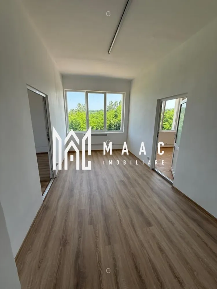 Clădire birouri/ cazare I 8 camere I 7 băi I Renovat I Mârșa - MAAC Imobiliare prezintă spre închiriere un imobil P+E amplasat în Parcul Industrial Marșa (Avrig), o locație cu acces rapid către viitoarea autostradă Sibiu–Brașov și infrastructură industrială dezvoltată. Proprietatea este potrivită atât pentru activități de firmă, cât și pentru cazarea echipelor de muncitori. Caracteristici generale - Suprafață totală: 262 mp - Regim de înălțime: Parter + Etaj - Compartimentare versatilă, adaptabilă pentru birouri, spații tehnice sau locuințe pentru personal - Înălțime birouri: 2,4 m Dotări și facilități - Pardoseli finisate cu parchet - Tâmplărie PVC cu geam termopan pentru confort termic și fonic - Sistem de încălzire prin panouri radiante și calorifere electrice - Boiler pentru apă caldă - Grup sanitar în fiecare cameră - Acoperiș realizat din panouri sandwich, cu izolație eficientă - Iluminat LED și contoare electrice separate - Apă industrială și infrastructură disponibilă pentru gaz, telefonie și internet - Acces controlat în incinta parcului industrial – mediu sigur și organizat Avantaje operaționale - Poziționare excelentă, aproape de viitoarea autostradă - Ideal pentru firme din domeniul producției, logisticii, construcțiilor sau pentru echipe detașate - Posibilitate de amenajare suplimentară în funcție de cerințele chiriașului - Acces facil la toate utilitățile necesare unei activități industriale sau administrative Pentru detalii suplimentare și programarea unei vizionări, vă invităm să contactați MAAC Imobiliare, specificând ID CP2890827. }}