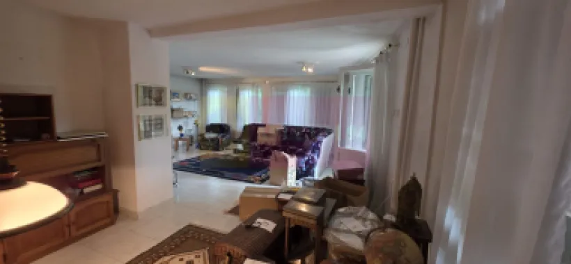 Vila de vanzare cu 6 camere si teren de 5116 mp in Cornu, Prahova