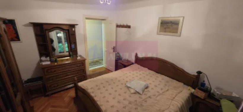 Vila de vanzare cu 6 camere si teren de 5116 mp in Cornu, Prahova