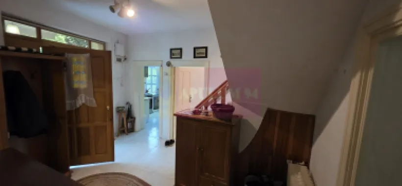 Vila de vanzare cu 6 camere si teren de 5116 mp in Cornu, Prahova