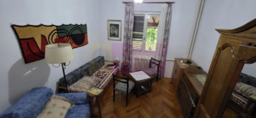 Vila de vanzare cu 6 camere si teren de 5116 mp in Cornu, Prahova