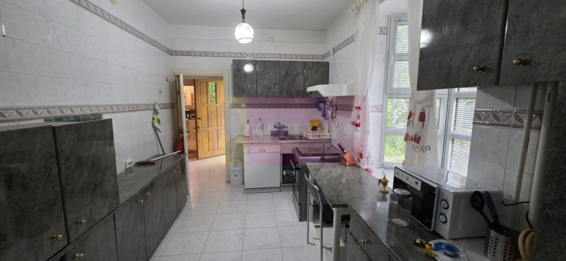 Vila de vanzare cu 6 camere si teren de 5116 mp in Cornu, Prahova