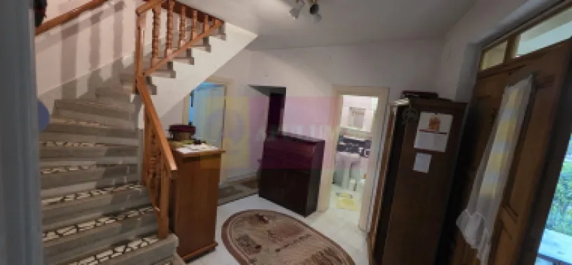 Vila de vanzare cu 6 camere si teren de 5116 mp in Cornu, Prahova