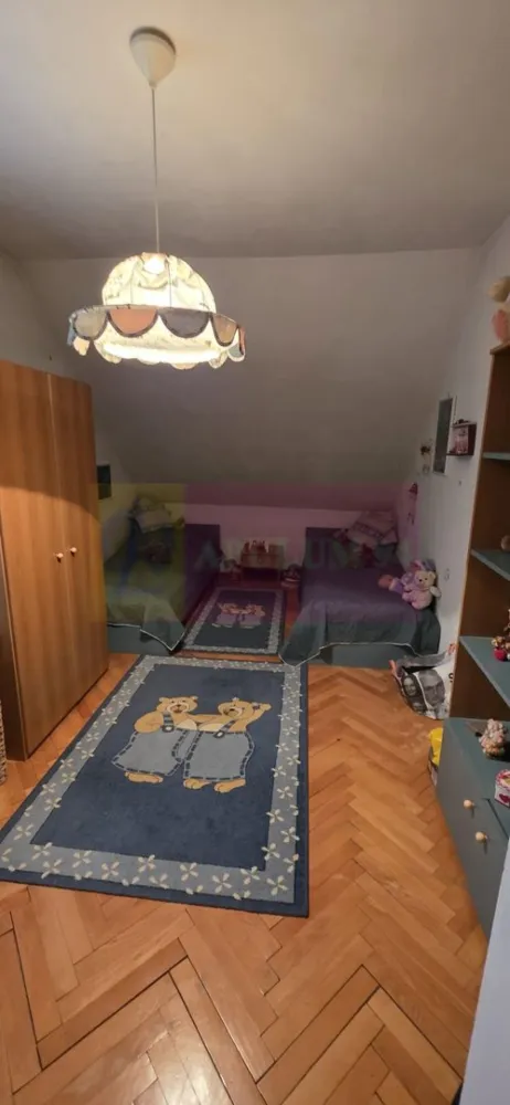 Vila de vanzare cu 6 camere si teren de 5116 mp in Cornu, Prahova