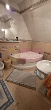 Vila de vanzare cu 6 camere si teren de 5116 mp in Cornu, Prahova