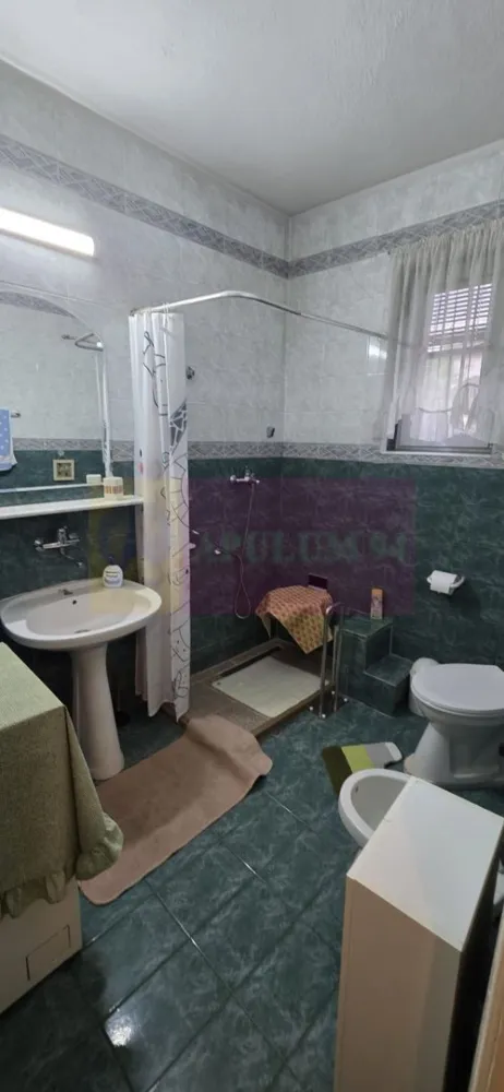 Vila de vanzare cu 6 camere si teren de 5116 mp in Cornu, Prahova