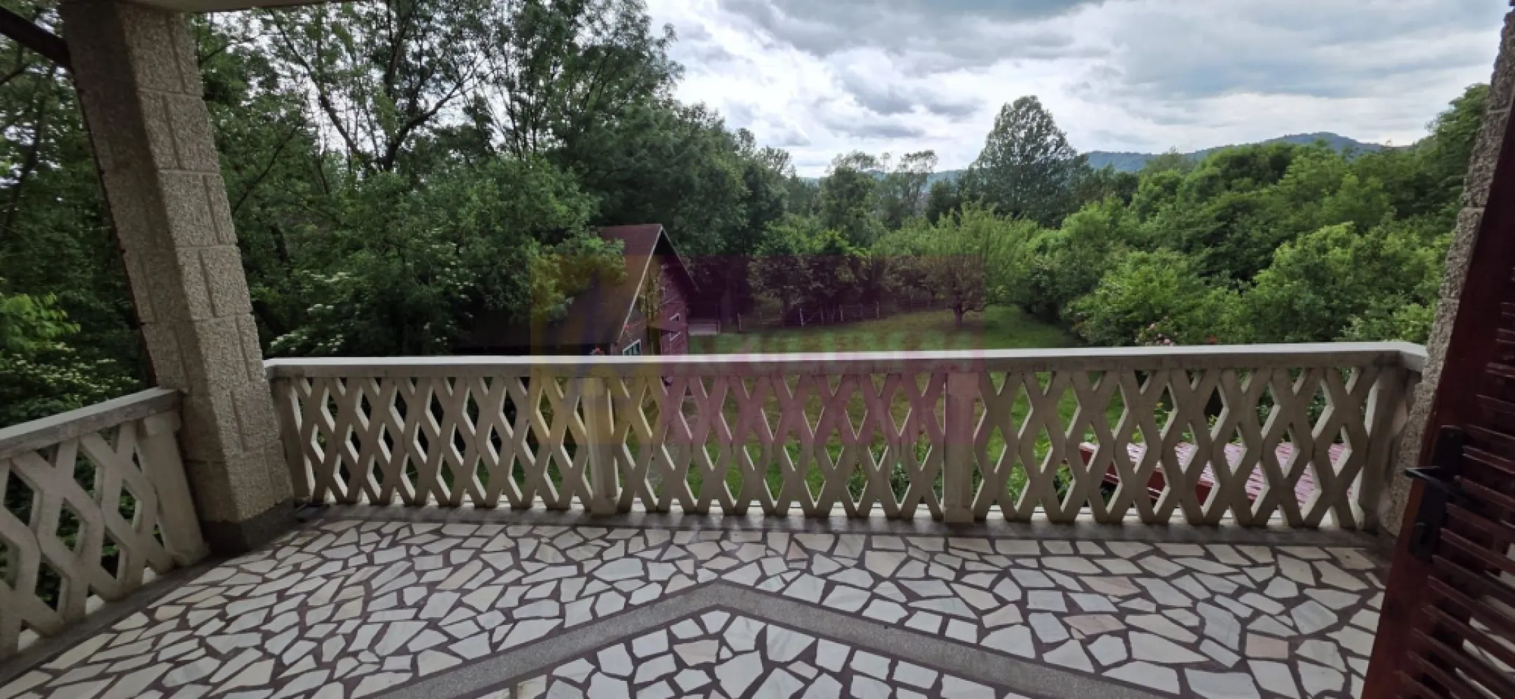 Vila de vanzare cu 6 camere si teren de 5116 mp in Cornu, Prahova