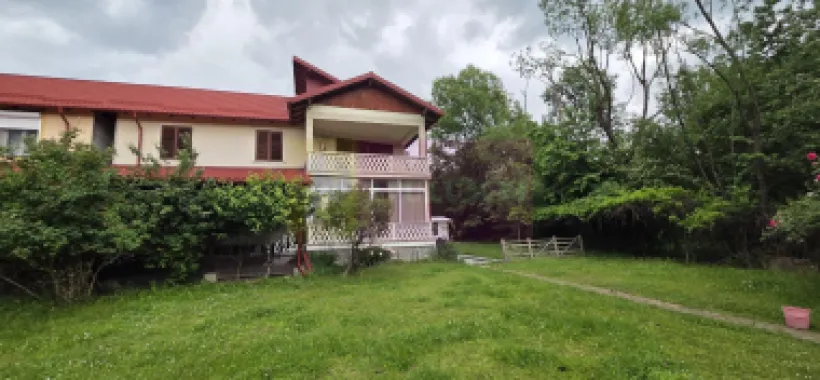 Vila de vanzare cu 6 camere si teren de 5116 mp in Cornu, Prahova