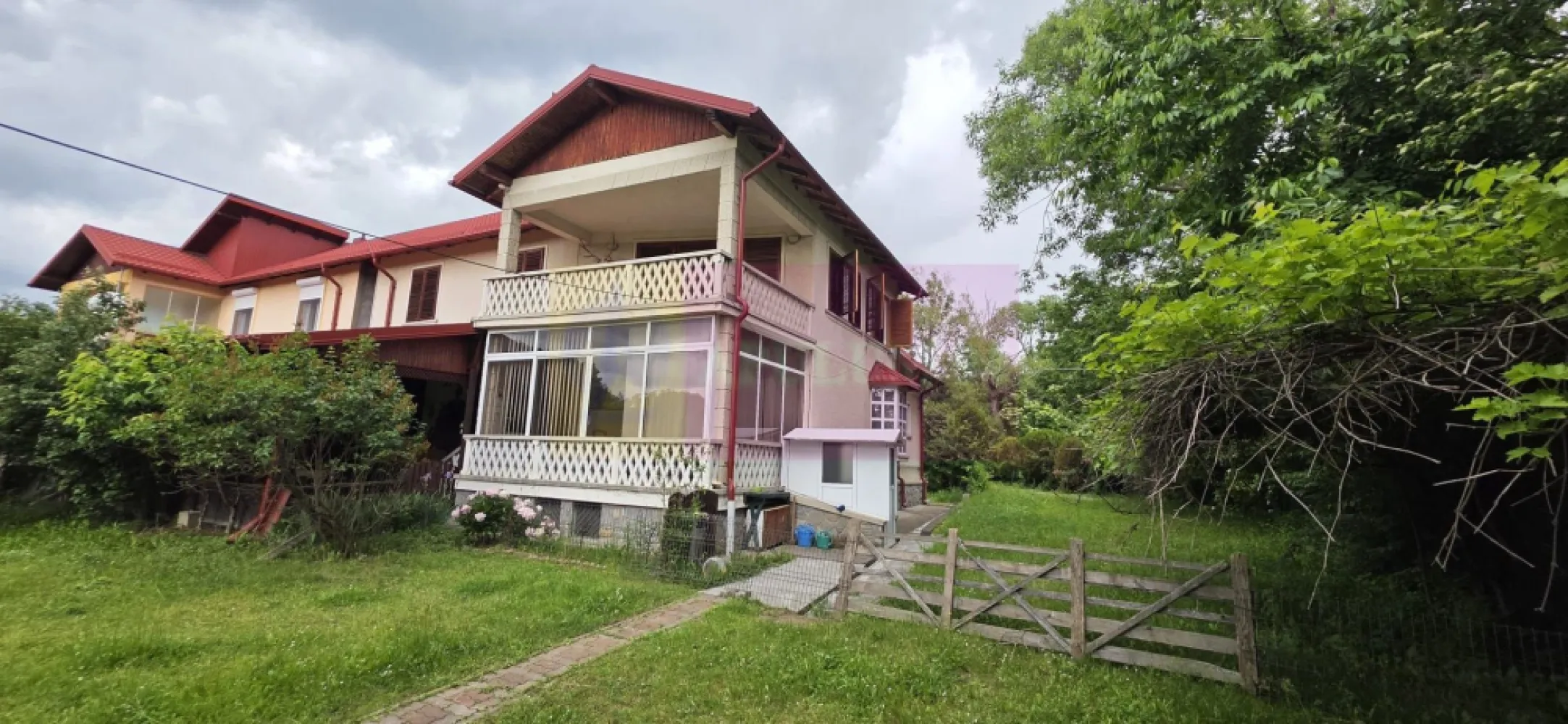 Vila de vanzare cu 6 camere si teren de 5116 mp in Cornu, Prahova