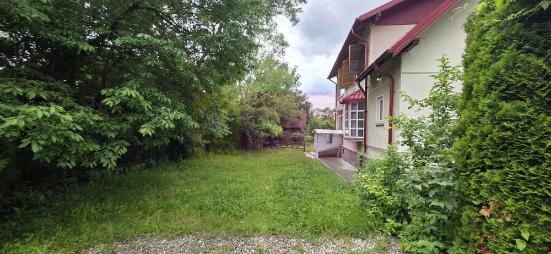 Vila de vanzare cu 6 camere si teren de 5116 mp in Cornu, Prahova