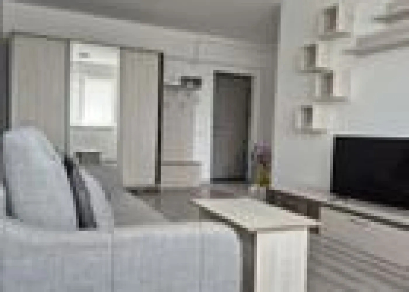Garsoniera de Vanzare - zona Grand Arena - 35 mp - Se oferă spre vânzare o garsonieră modernă, complet mobilată și utilată, situată într-o zonă liniștită din Sectorul 4, în spatele Grand Arena Mall. Proprietatea beneficiază de acces facil către Bulevardul Brâncoveanu și Bulevardul Metalurgiei.

📍 Detalii proprietate:

Imobil finalizat în anul 2021
Etaj 5 din 8
Bucătărie separată
Balcon cu acces direct din locuință
Aer condiționat
Se vinde exact ca în fotografii, complet mobilată și utilată

🚇 Acces și transport:

Stație STB la capătul străzii, în intersecția cu Strada Poștalionului
Stații de metrou în apropiere:
Apărătorii Patriei
Constantin Brâncoveanu

🚗 Loc de parcare:

Loc de parcare în proprietate privată disponibil separat
Preț: 8.995 €

💰 Preț garsonieră: 78.000 €
Prețurile afișate includ TVA.

ALEXXIMOB ESTATE - COMISION 0%
TEL. 0751454742