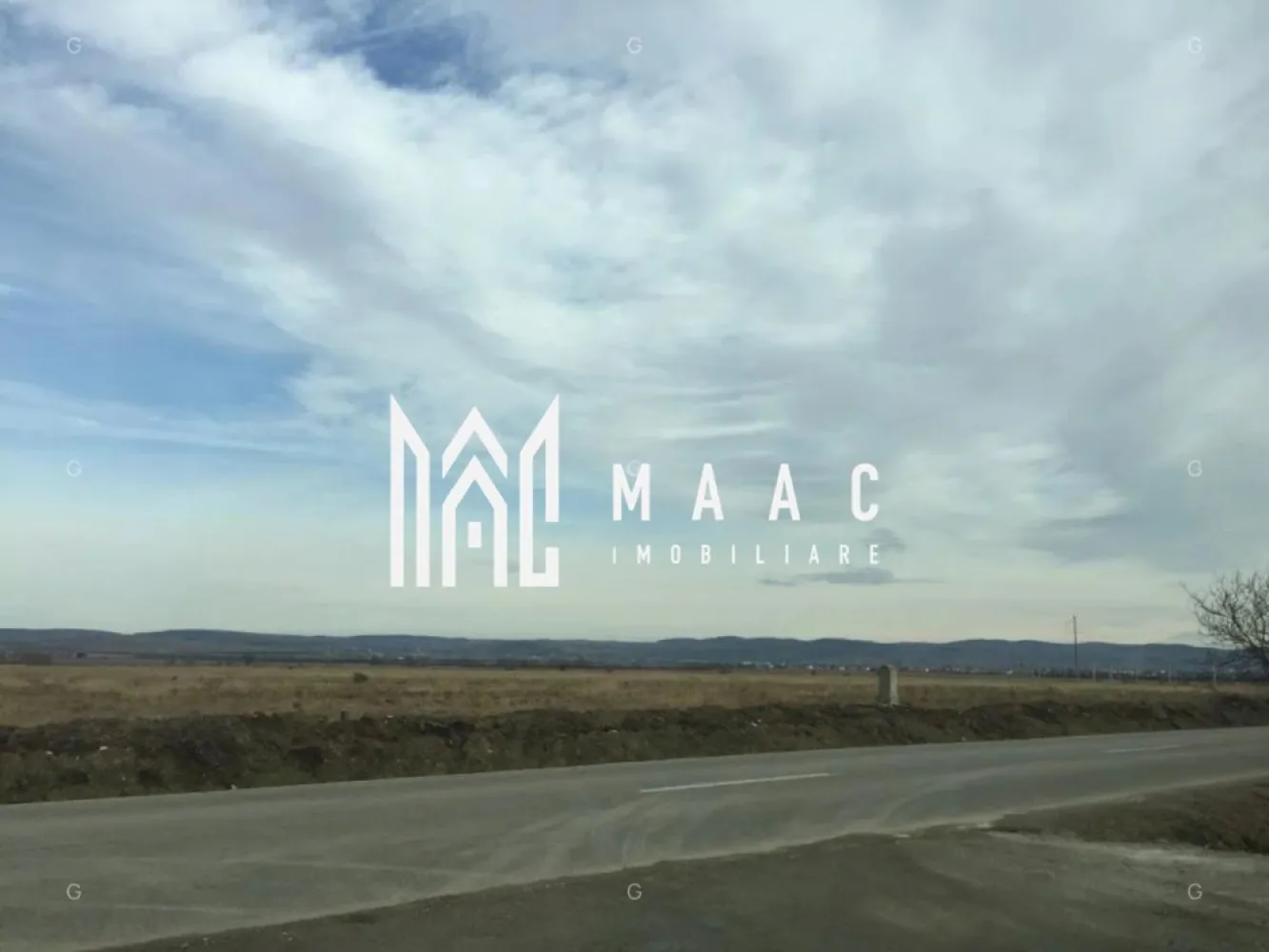 Teren 10.000 mp I Dezvoltare rezidențială I Calea Șurii Mici - MAAC Imobiliare prezintă spre vânzare un teren intravilan cu potențial excelent de dezvoltare, situat pe Calea Șurii Mici din Sibiu – una dintre cele mai dinamice zone imobiliare ale orașului. Caracteristici principale - Suprafață totală: 10.000 mp - Deschidere la drum: 18,3 ml - Lungime teren: între 626 și 690 ml - Regim de înălțime permis: P+3+M, conform certificatului de urbanism - PUZ: poate fi inițiat în funcție de proiectul viitorului cumpărător - Situație juridică: teren liber de sarcini, proprietar unic Avantaje și potențial - Amplasat într-o zonă cu dezvoltări rezidențiale majore: Magnolia Residence, Valletta Park, Kastani Residence - Potrivit pentru proiecte rezidențiale, mixte sau investiții pe termen lung - Posibilitate de extindere – terenul alăturat poate fi achiziționat Proprietatea reprezintă o oportunitate solidă pentru investitori care vizează dezvoltări într-una dintre cele mai căutate zone ale Sibiului. Pentru mai multe detalii contactați MAAC Imobiliare specificând ID CP2890859. }}