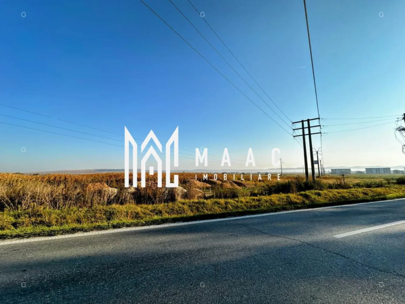 Teren 10.000 mp I Dezvoltare rezidențială I Calea Șurii Mici - MAAC Imobiliare prezintă spre vânzare un teren intravilan cu potențial excelent de dezvoltare, situat pe Calea Șurii Mici din Sibiu – una dintre cele mai dinamice zone imobiliare ale orașului. Caracteristici principale - Suprafață totală: 10.000 mp - Deschidere la drum: 18,3 ml - Lungime teren: între 626 și 690 ml - Regim de înălțime permis: P+3+M, conform certificatului de urbanism - PUZ: poate fi inițiat în funcție de proiectul viitorului cumpărător - Situație juridică: teren liber de sarcini, proprietar unic Avantaje și potențial - Amplasat într-o zonă cu dezvoltări rezidențiale majore: Magnolia Residence, Valletta Park, Kastani Residence - Potrivit pentru proiecte rezidențiale, mixte sau investiții pe termen lung - Posibilitate de extindere – terenul alăturat poate fi achiziționat Proprietatea reprezintă o oportunitate solidă pentru investitori care vizează dezvoltări într-una dintre cele mai căutate zone ale Sibiului. Pentru mai multe detalii contactați MAAC Imobiliare specificând ID CP2890859. }}