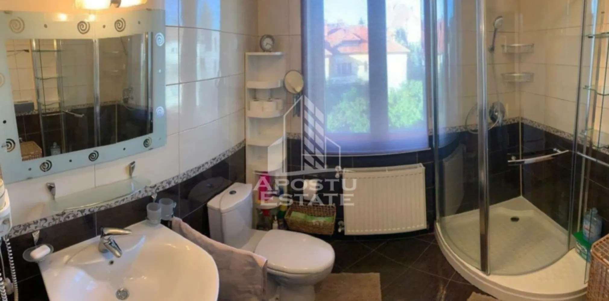 Apartament cu 2 camere de inchiriat,zona Ultracentral-Timisoara - Agentia imobiliara Apostu Estate va propune spre inchiriere un apartament spatios, 53 mp utili, semidecomandat cu 2 camere, aflat in pozitie Ultracentrala. 
Apartamentul este situat la etajul 3 din 3 al unui imobil cu acoperis. 

Compartimentare:
- hol 
- living luminos cu bucatarie open space complet mobilata si utilata 
- dormitor cu pat matrimonial
- baie cu geam si cabina de dus

Vecinatati:
- centru
- mijloace de transport in comun 
- magazine alimentare
- universitati/scoli
De accepta cătei de companie de către proprietari
Confortul termic este realizat prin termoficare prin stemul de incalzire prin calorifere. 
Preț 500 euro
Disponibil imediat!
Va asteptam cu drag la o vizionare!