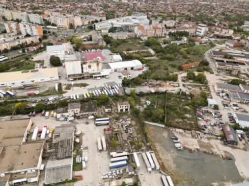 Oportunitate! Teren 6820mp cu clădiri industriale pe strada Poetului, Arad