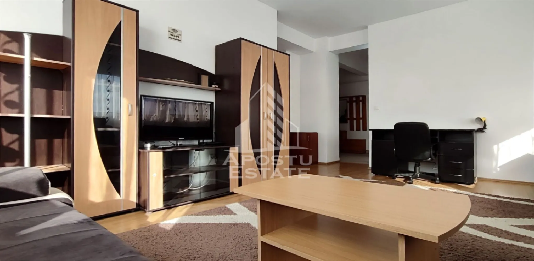 Apartament cu 2 camere, confort sporit, zona Uta - APOSTU ESTATE va propune spre inchiriere un apartament modern cu 2 camere, semidecomandat, disponibil pentru inchiriere imediat, in complexul rezidential Ared

Bucurati-va de confort in acest apartament modern, conceput cu atentie la detalii pentru a oferi un mediu de trai placut si relaxant.
Bucataria este complet mobilata si utilata cu electrocasnice.

Confortul termic este realizat prin centrala proprie de gaz, sistem de incalzire cu calorifere si al aparatului de aer conditionat.

Apartamentul are o suprafata utila de 70mp si este compartimentat astfel:
- Hol de acces 
- Bucatarie amenajata cu loc pentru luat masa
- Living foarte spatios si luminos 
- Dormitor cu pat matrimonial 
- Baie dotata cu cada

Amplasarea excelenta intr-o zona foarte buna ,cu acces facil la mijloacele de transport in comun .
Vecinatati:
-restaurante, cafenele, supermarket, Mall
- parcuri, scoli
- stadionul UTA
- institutii bancare
- farmacii
- Biserici

Garantie echivalenta cu o luna de chirie!
Apartamentul se inchiriaza doar pe termen lung, amenajat conform pozeler.

Pentru mai multe informatii sau pentru a programa o vizionare, va rugam sa ne contactati.
Va asteptam cu drag la o vizionare!

Oferta ID CP2186630