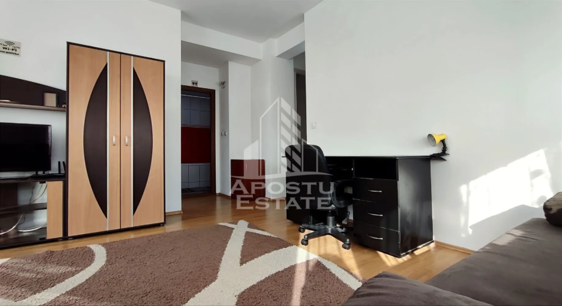 Apartament cu 2 camere, confort sporit, zona Uta - APOSTU ESTATE va propune spre inchiriere un apartament modern cu 2 camere, semidecomandat, disponibil pentru inchiriere imediat, in complexul rezidential Ared

Bucurati-va de confort in acest apartament modern, conceput cu atentie la detalii pentru a oferi un mediu de trai placut si relaxant.
Bucataria este complet mobilata si utilata cu electrocasnice.

Confortul termic este realizat prin centrala proprie de gaz, sistem de incalzire cu calorifere si al aparatului de aer conditionat.

Apartamentul are o suprafata utila de 70mp si este compartimentat astfel:
- Hol de acces 
- Bucatarie amenajata cu loc pentru luat masa
- Living foarte spatios si luminos 
- Dormitor cu pat matrimonial 
- Baie dotata cu cada

Amplasarea excelenta intr-o zona foarte buna ,cu acces facil la mijloacele de transport in comun .
Vecinatati:
-restaurante, cafenele, supermarket, Mall
- parcuri, scoli
- stadionul UTA
- institutii bancare
- farmacii
- Biserici

Garantie echivalenta cu o luna de chirie!
Apartamentul se inchiriaza doar pe termen lung, amenajat conform pozeler.

Pentru mai multe informatii sau pentru a programa o vizionare, va rugam sa ne contactati.
Va asteptam cu drag la o vizionare!

Oferta ID CP2186630