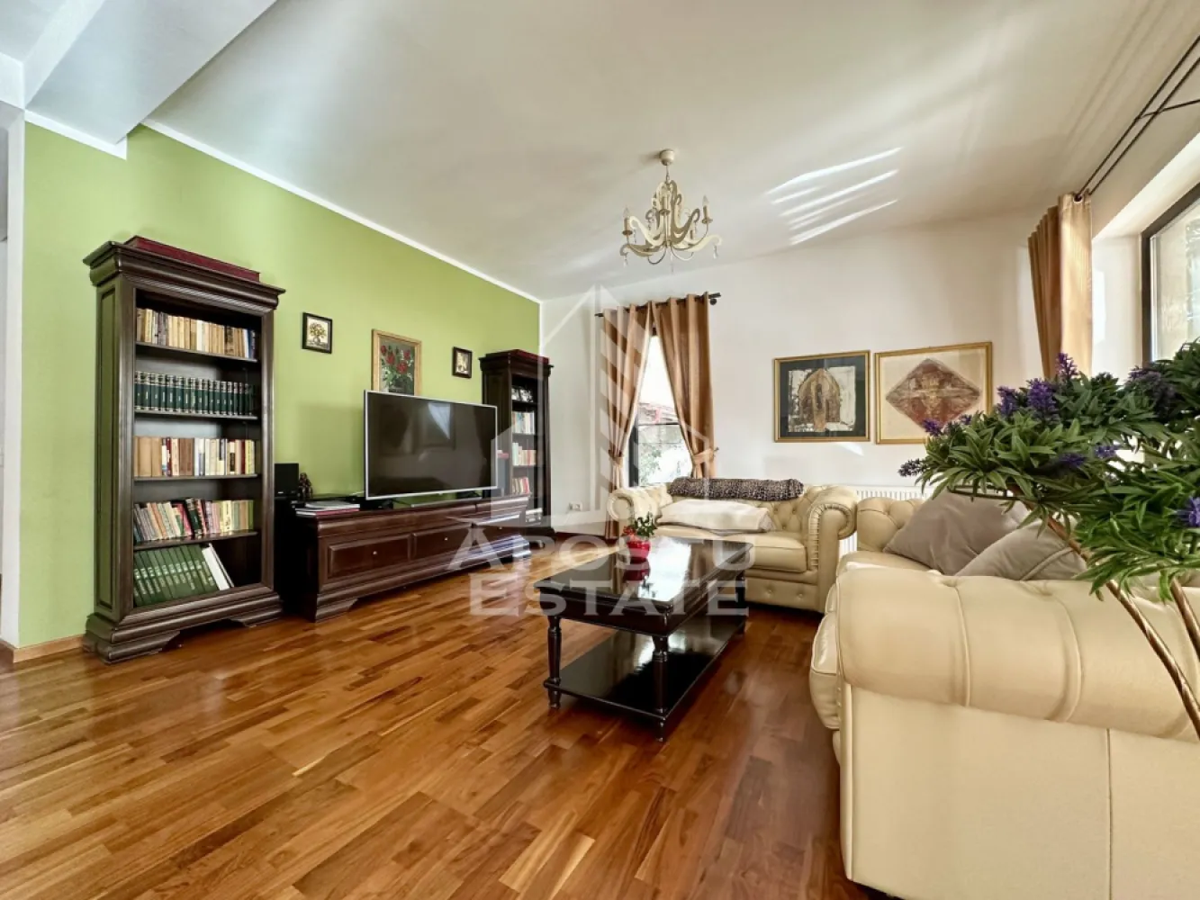 Casa impresionanta cu 5 camere si garaj, la intrare in Dumbravita