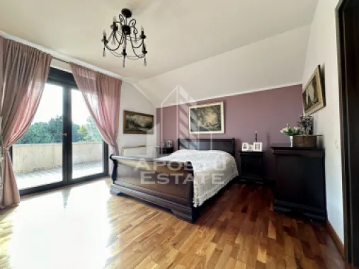 Casa impresionanta cu 5 camere si garaj, la intrare in Dumbravita