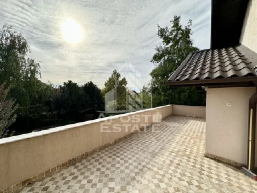 Casa impresionanta cu 5 camere si garaj, la intrare in Dumbravita