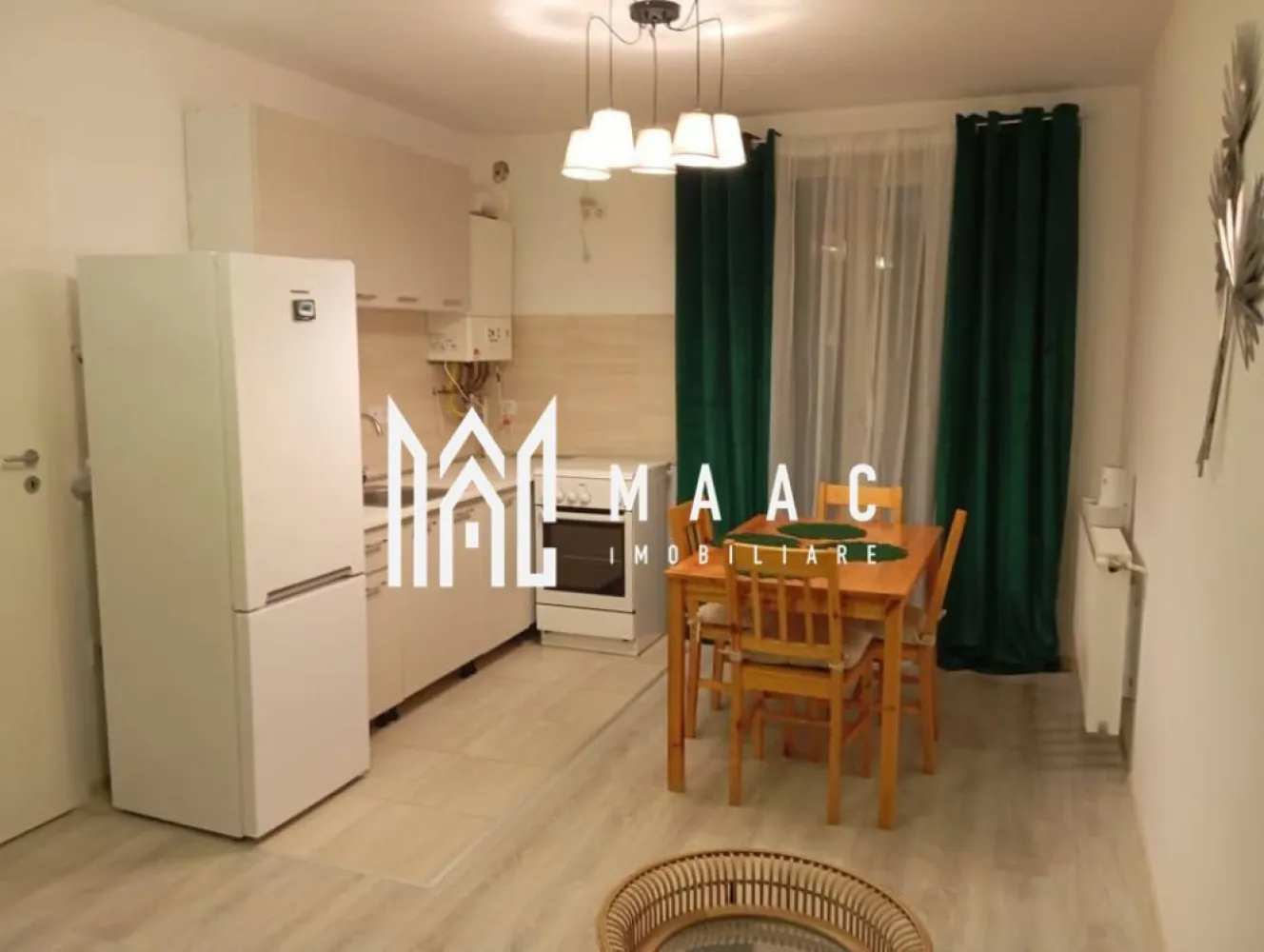 Apartament 2 camere | Balcon | Lift | Parcare | Ceaikovski - Maac Imobiliare prezintă un apartament modern de închiriat, situat în cartierul Gușterița, pe strada Ceaikovski, într-o zonă liniștită de case. Imobilul este construit în anul 2020, dispune de lift și parcare privată, iar apartamentul este poziționat la etajul 3 din 4. Compartimentare: living cu bucătărie open-space hol de intrare dormitor baie cu geam balcon generos de 8 mp Apartamentul este decomandat, se închiriază complet mobilat și utilat, fiind ideal pentru un cuplu sau o persoană care caută confort și liniște. Avantaje: imobil foarte eficient energetic costuri de întreținere reduse zonă aerisită, predominant de case stație de autobuz și magazine în apropiere acces rapid către centrul istoric – aprox. 5 minute cu mașina Condiții de închiriere: chirie lunară garanție echivalentul unei luni de chirie Pentru mai multe detalii sau pentru programarea unei vizionări, vă stăm cu drag la dispoziție. Pentru mai multe informatii specificati ca ati vazut anuntul CP2890034 }}