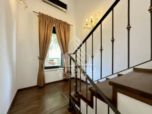 Casa impresionanta cu 5 camere si garaj, la intrare in Dumbravita