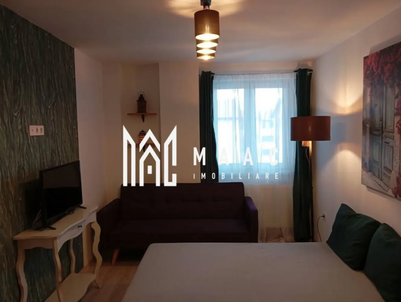 Apartament 2 camere | Balcon | Lift | Parcare | Ceaikovski - Maac Imobiliare prezintă un apartament modern de închiriat, situat în cartierul Gușterița, pe strada Ceaikovski, într-o zonă liniștită de case. Imobilul este construit în anul 2020, dispune de lift și parcare privată, iar apartamentul este poziționat la etajul 3 din 4. Compartimentare: living cu bucătărie open-space hol de intrare dormitor baie cu geam balcon generos de 8 mp Apartamentul este decomandat, se închiriază complet mobilat și utilat, fiind ideal pentru un cuplu sau o persoană care caută confort și liniște. Avantaje: imobil foarte eficient energetic costuri de întreținere reduse zonă aerisită, predominant de case stație de autobuz și magazine în apropiere acces rapid către centrul istoric – aprox. 5 minute cu mașina Condiții de închiriere: chirie lunară garanție echivalentul unei luni de chirie Pentru mai multe detalii sau pentru programarea unei vizionări, vă stăm cu drag la dispoziție. Pentru mai multe informatii specificati ca ati vazut anuntul CP2890034 }}