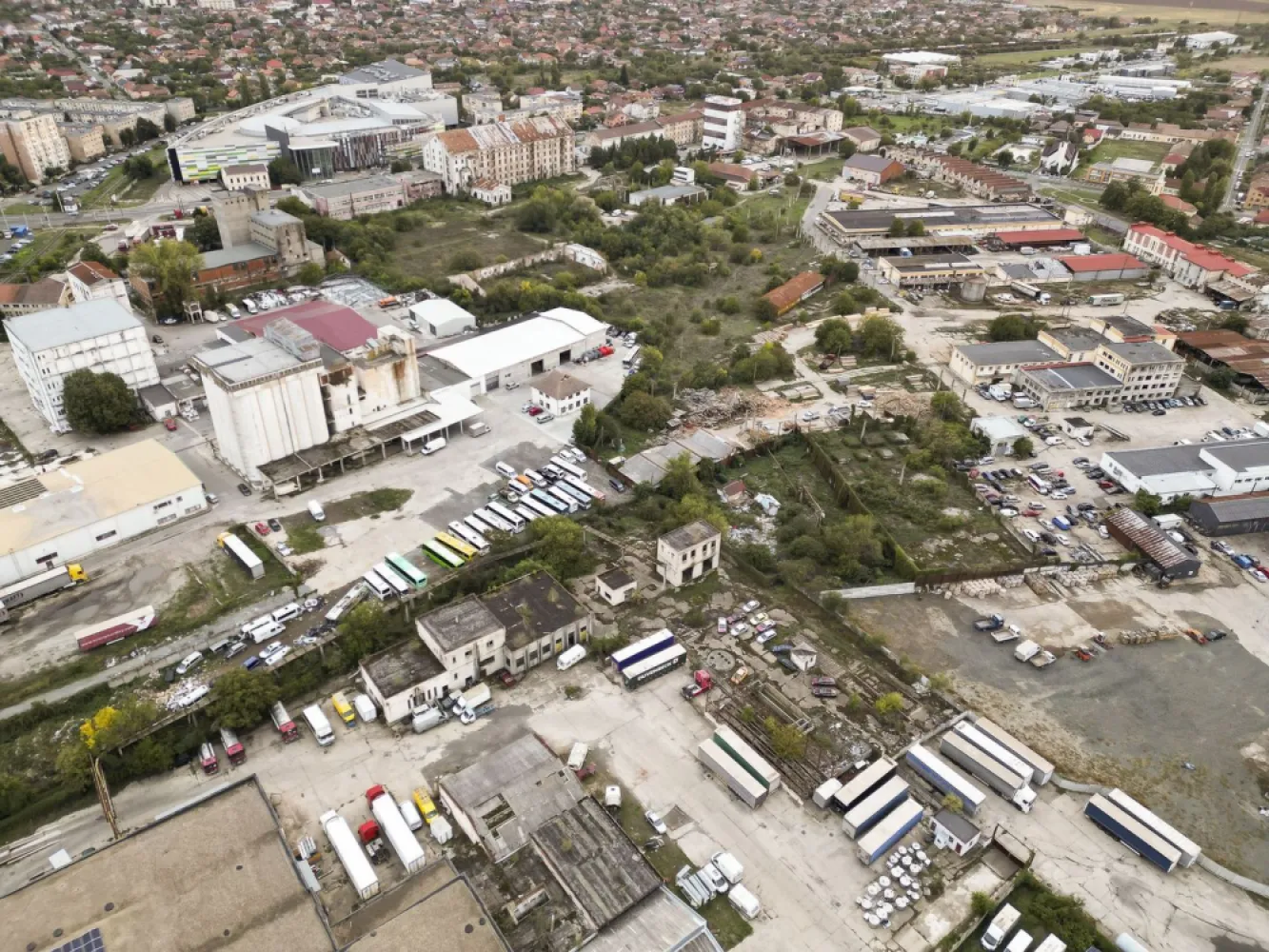 Teren industrial de 6,820mp Strada Poetului